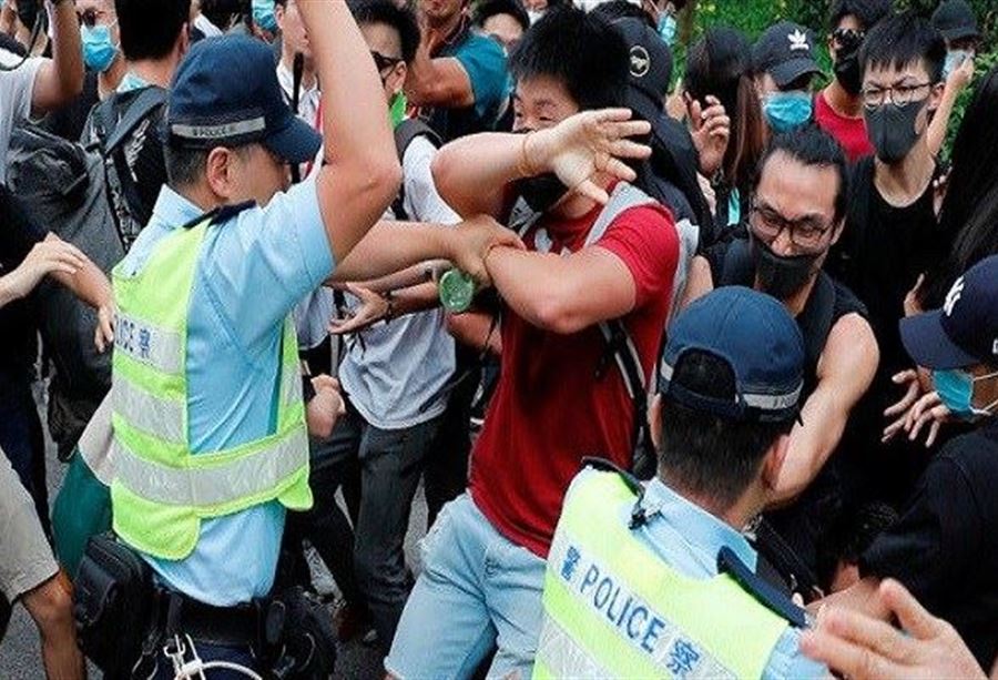 شرطة هونغ كونغ تعتقل 29 شخصا