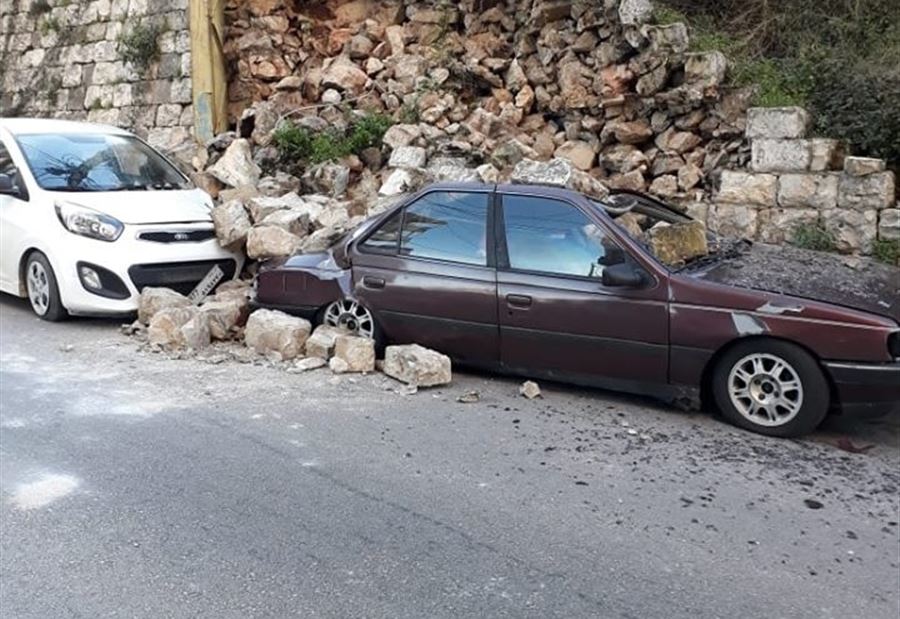 طريق الضنية طرابلس مقطوعة بسبب إنهيار جدار
