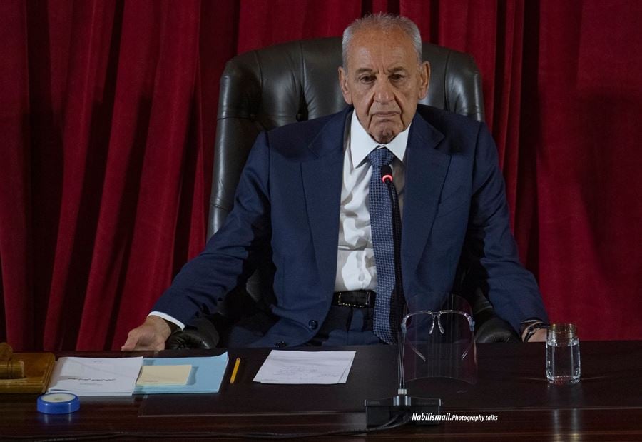 باريس تَدعم برّي؟