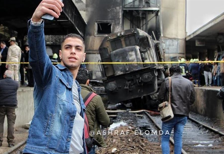 بعد حادث القطار.. "سيلفي" يشعل غضب المصريين