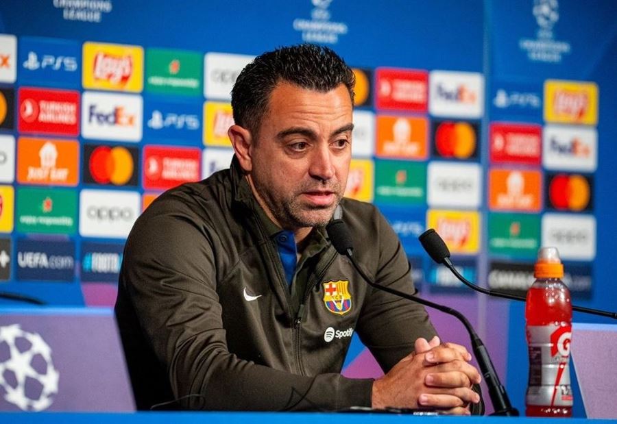 رسميًا... تشافي سيستمر بتدريب برشلونة!