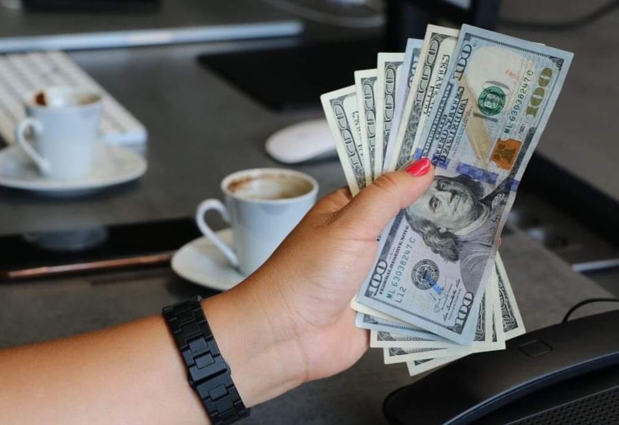 إرتفاعٌ جديدٌ في سعر دولار السوق السوداء