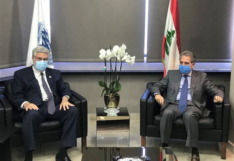 اقتراحات الجامعات بين وزني وخوري 
