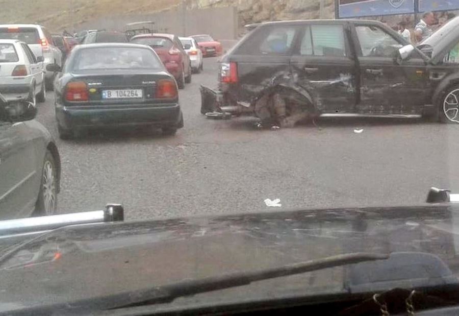 بالصور: تصادم 5 سيارات على طريق ضهر البيدر