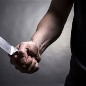 سوريان طعنا صيرفيا في الصرفند بهدف السرقة