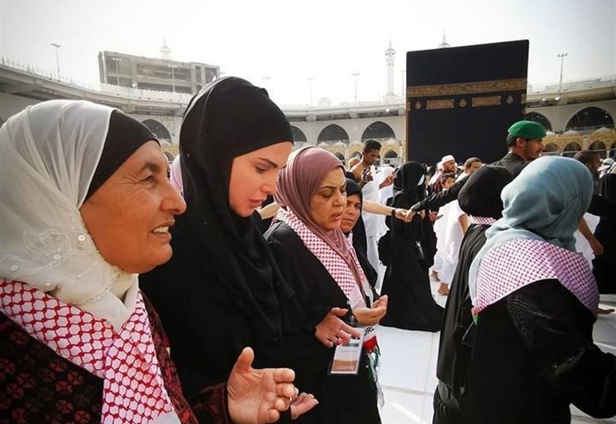 فيديو للملكة رانيا أثناء تأديتها لمناسك العمرة  فيديو للملكة رانيا أثناء تأديتها لمناسك العمرة