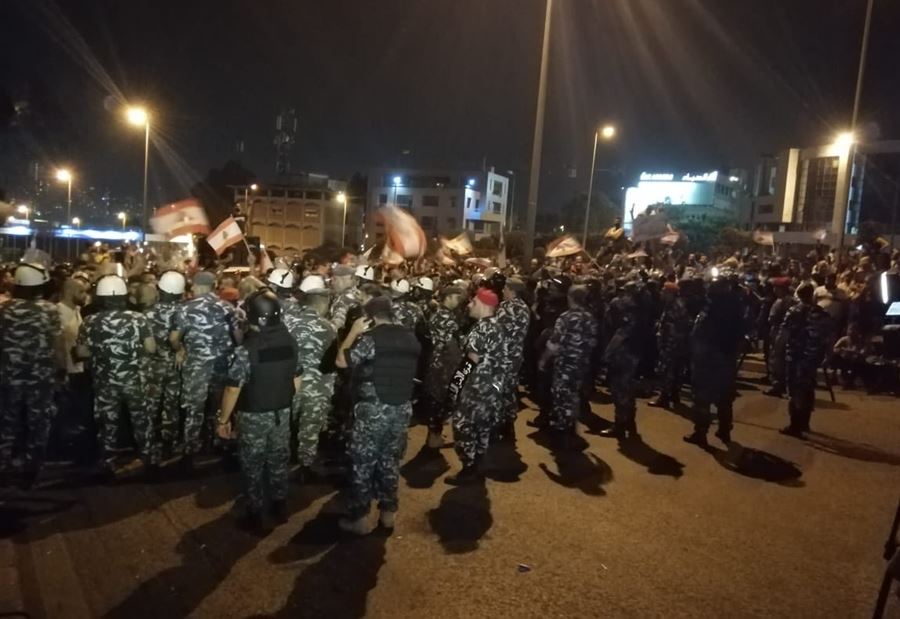 قصر بعبدا مُحاصَر!