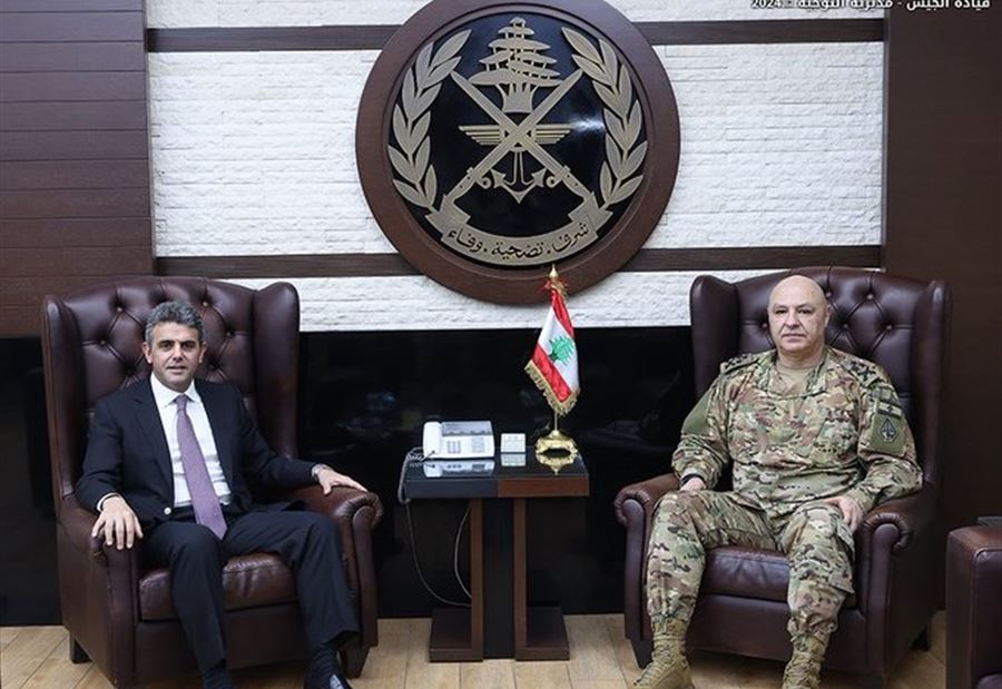 "لتطبيق القرارات الدولية"... فيديو لحزب الله بين الحواط وقائد الجيش!