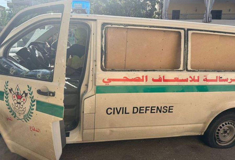 "إصابة أربعة مسعفين"... مسيّرة إسرائيليّة تستهدف سيارتي اسعاف في طيرحرفا (فيديو)