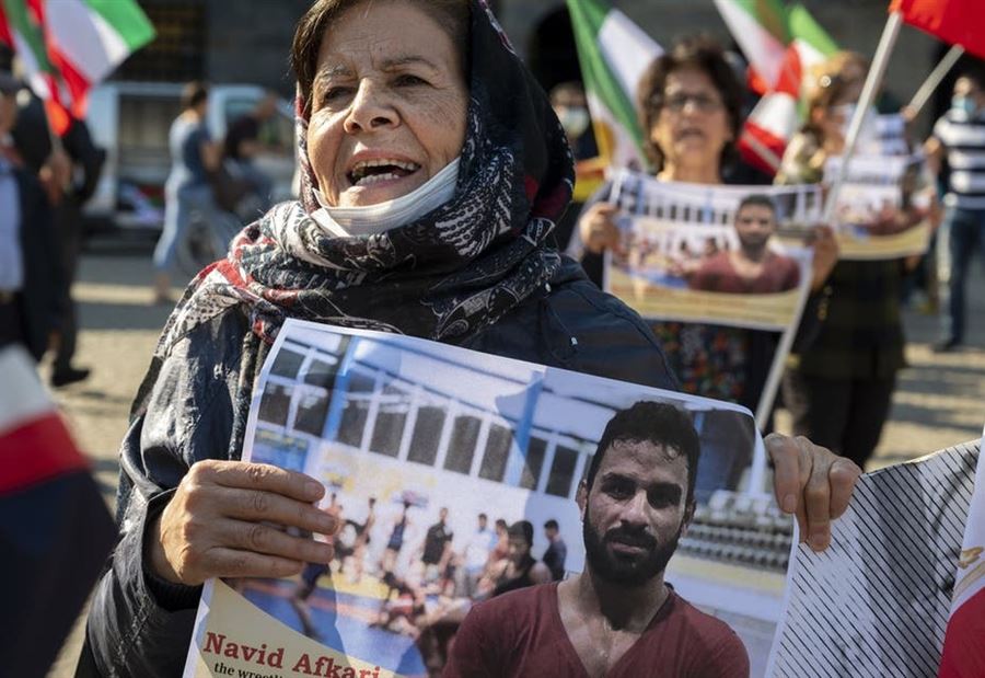 حبل المشنقة يلتف حول مصارع آخر في إيران