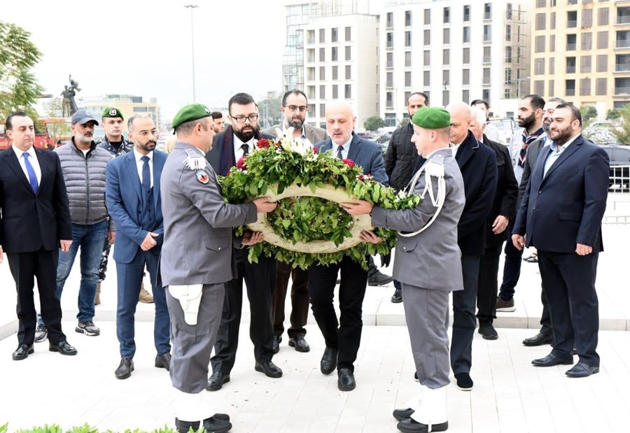 "وحّد اللبنانيين"... مولوي يزور ضريح الشهيد رفيق الحريري 