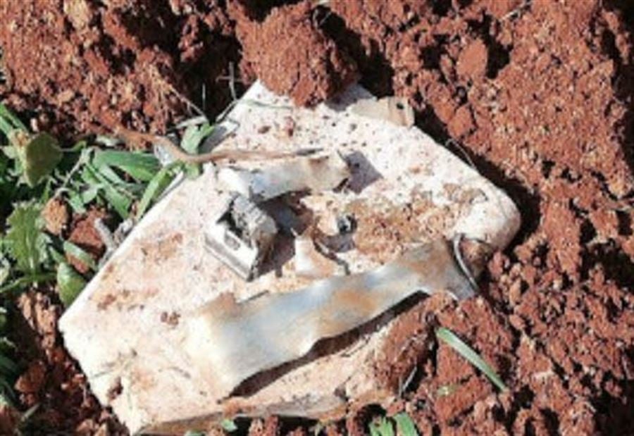 بالصور: بقايا صاروخية في حوش الغنم