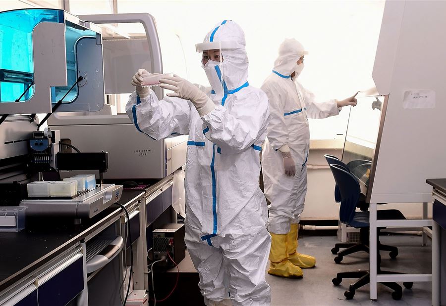 "صُنع داخل مختبر"... مفاجأة من العيار الثقيل بشأن كورونا 