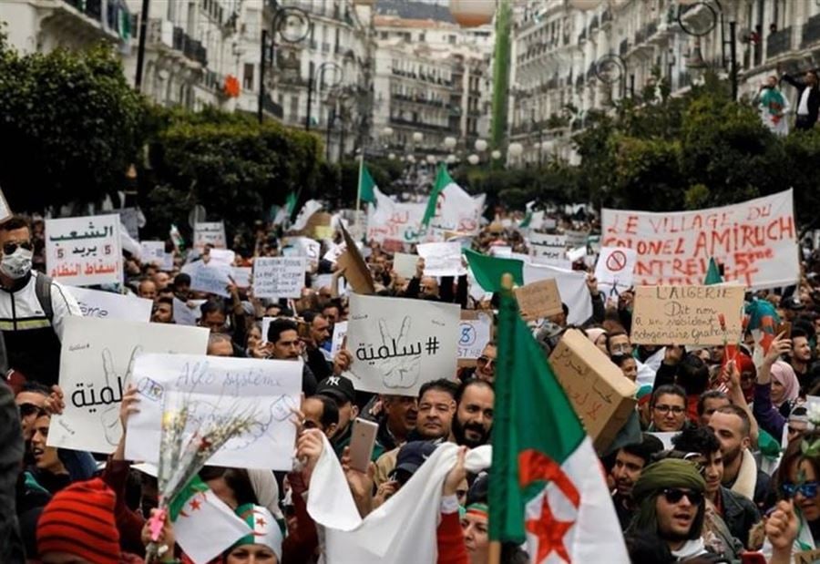 يوم حاسم في الجزائر.. من سيقود المرحلة الانتقالية؟ يوم حاسم في الجزائر.. من سيقود المرحلة الانتقالية؟