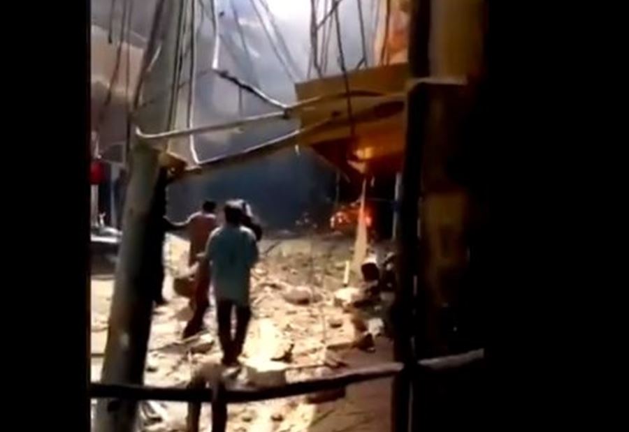 بالفيديو: تحطم طائرة باكستانية على متنها 107 ركاب