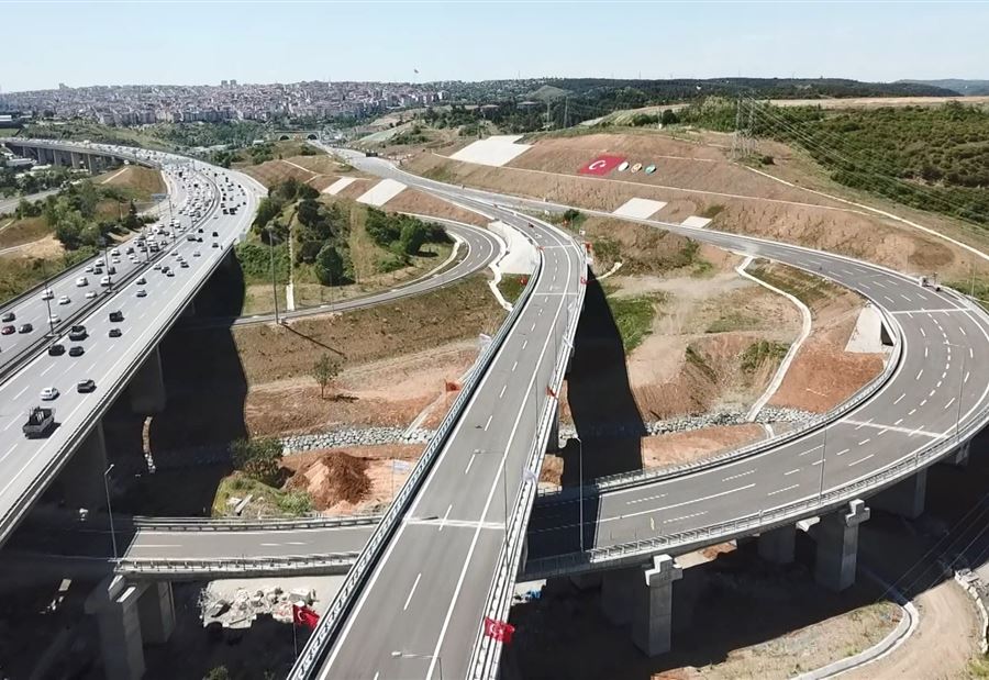 صدم بسيّارته شخصاً وقتله... هروب نجل رئيس عربي من تركيا! (فيديو)