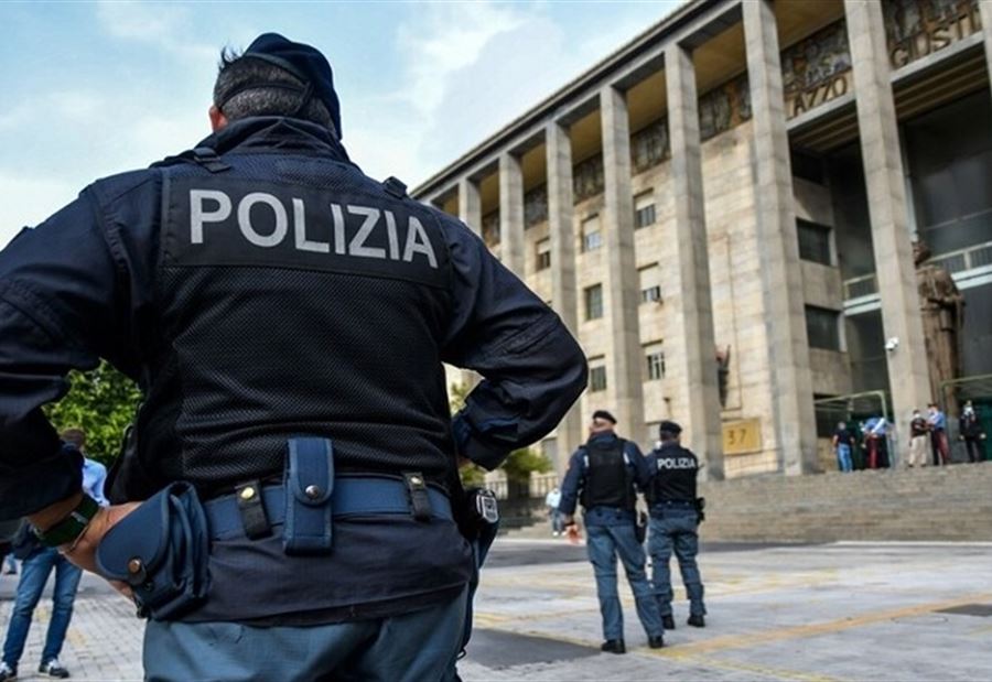 إيطاليا تعتقلُ شخصين بتهمة اختراق إلكتروني إيطاليا تعتقلُ شخصين بتهمة اختراق إلكتروني