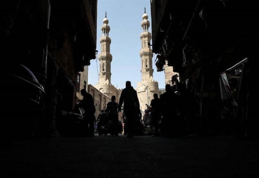 مصر... تحقيق فوري بعد واقعة "أذان المغرب"