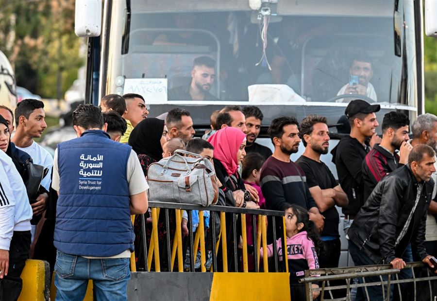 مفوضية اللاجئين تكشف: 430 ألف شخص عبروا من لبنان إلى سوريا مفوضية اللاجئين تكشف: 430 ألف شخص عبروا من لبنان إلى سوريا
