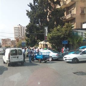 بالصورة: إصابة شخص اثر صدمه على دراجته الكهربائية 