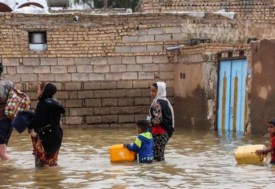 بسبب فيضانات إيران.. إخلاء 70 قرية في إقليم غني بالنفط