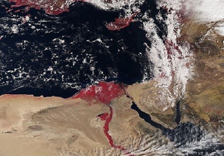 ما السر وراء ظهور نهر النيل باللون الأحمر؟