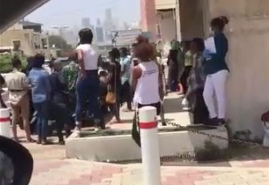 بالفيديو: بعدَ طردهنَّ...عاملاتُ المنازلِ في الطريق!