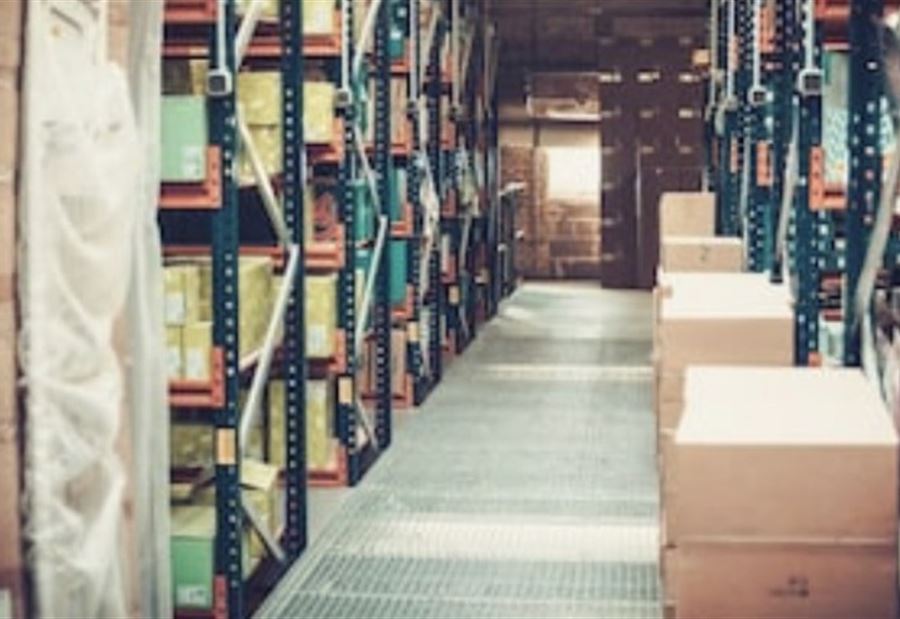 الكشف عن مستودع أدوية "فاسدة" في بيروت