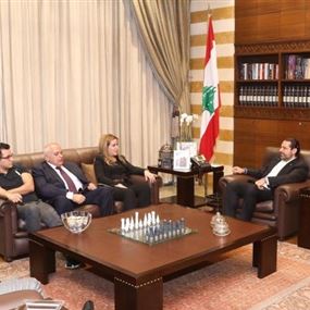الحريري تسلم مذكرة من التلفزيونات اقترحوا فيها تشفيرها