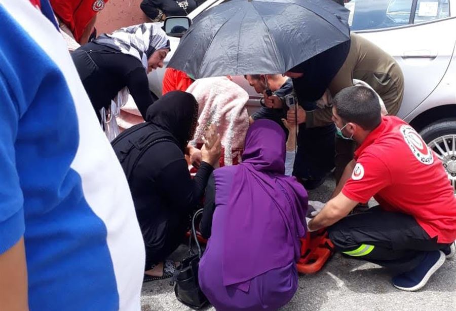 بالصورة: إصابة امرأة حامل في اصطدام ببخعون