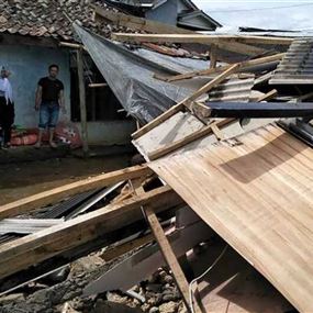 زلزال بقوة 6.4 درجة قبالة شرق إندونيسيا