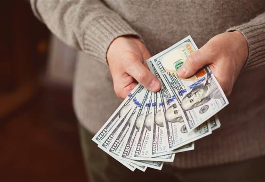 إرتفاعٌ في سعرِ دولار السوق السوداء