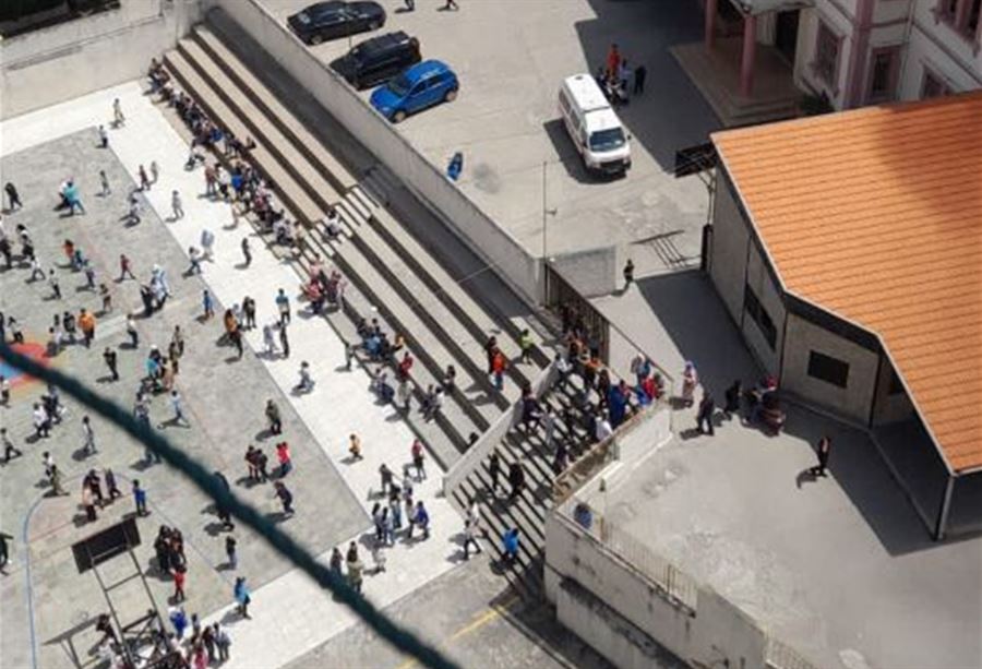 حريق داخل جامعة وسقوط جرحى... ماذا يحصل في طرابلس؟! (صور)