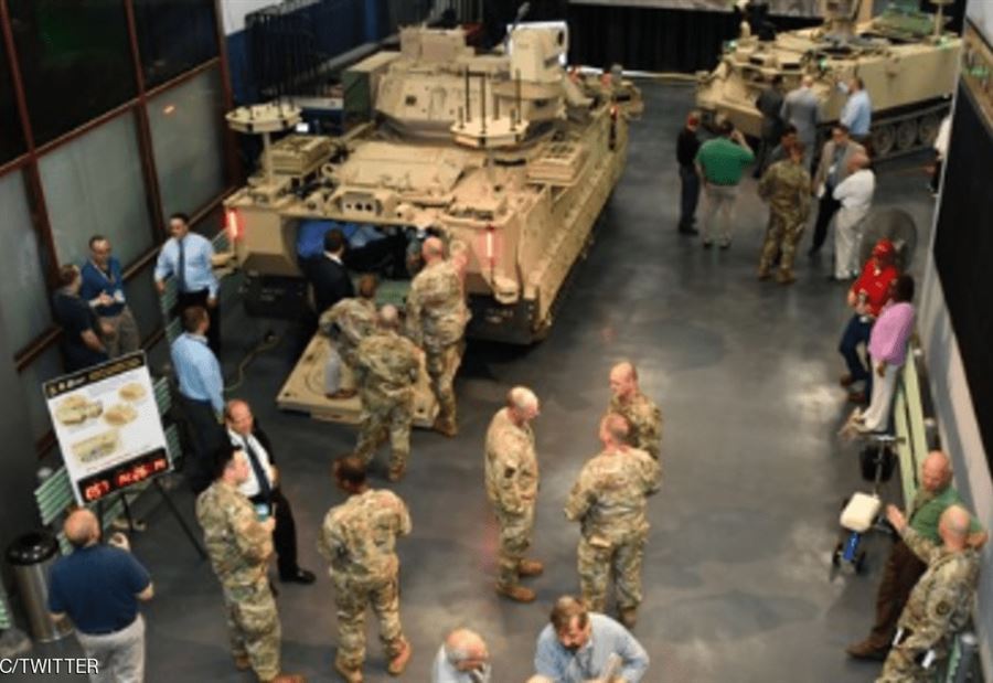 أميركا تختبر مركبات "روبوتية" من أجل "المعركة" أميركا تختبر مركبات "روبوتية" من أجل "المعركة"