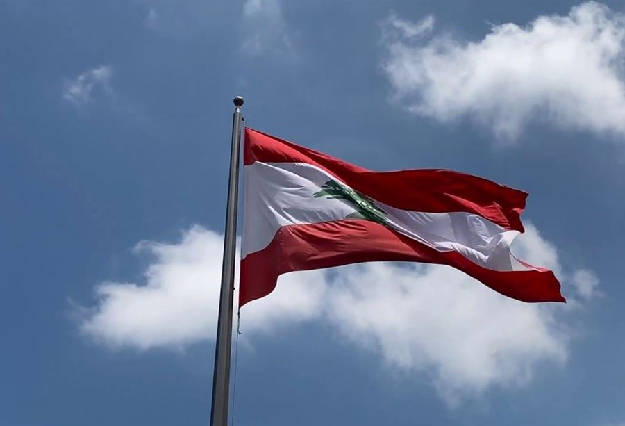 حمايةٌ "حزبيّة" على طريق عسكرية رسمية! 