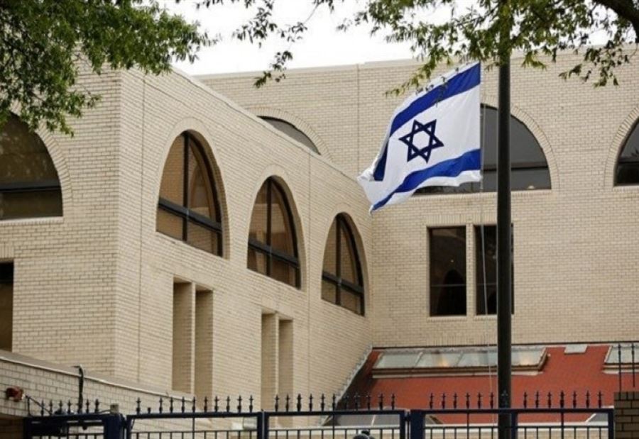 بعد التهديد والتوتر.. إسرائيل تهرع لحماية سفاراتها! 
