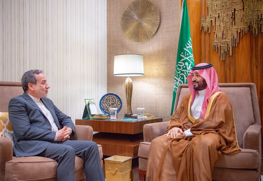 التحديات الإقليمية تجمع الرياض وطهران: بن سلمان يلتقي عباس عراقجي التحديات الإقليمية تجمع الرياض وطهران: بن سلمان يلتقي عباس عراقجي