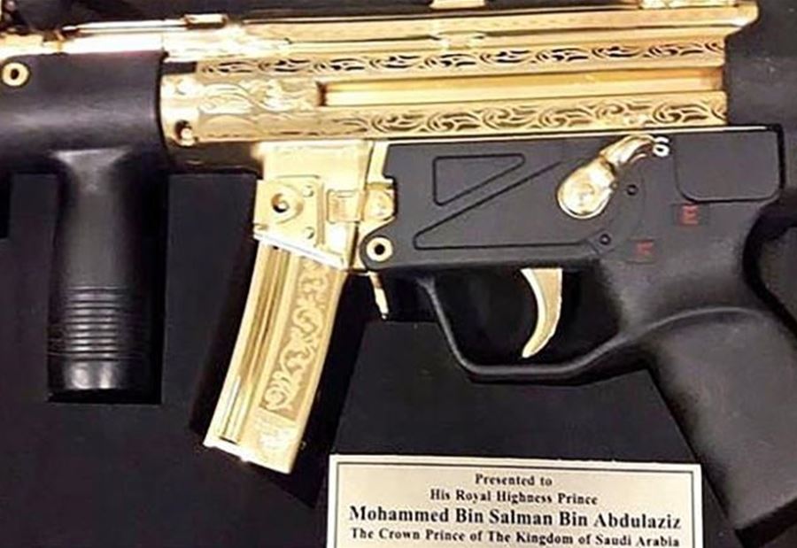 بالصورة: MP5 ذهبي لـ "بن سلمان" بالصورة: MP5 ذهبي لـ "بن سلمان"