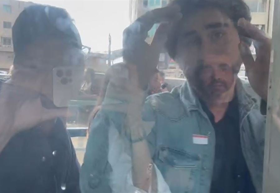 إبن المقتحم أمام المصرف... "بموت كرمالو" (فيديو)