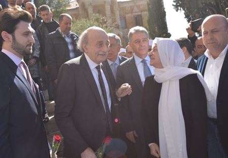 جنبلاط تلقى اتصالات بذكرى استشهاد والده