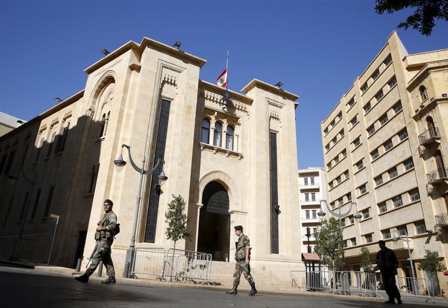 نائب يتبرأ من قرارات الكبار