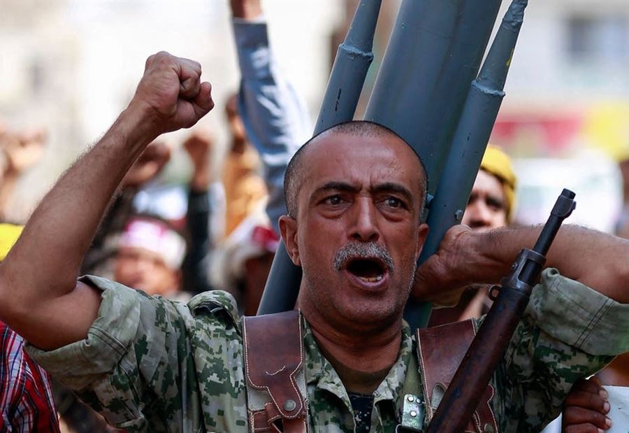 مجموعة الحوثي تقصف مدرسة... ومقتل أطفال!