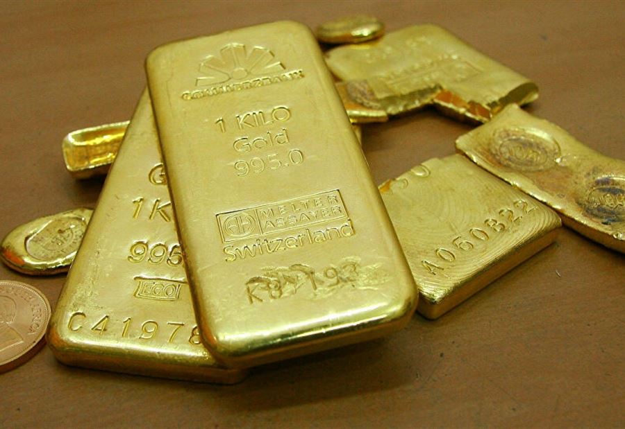 الذهب ينزل عن ذروة أسبوعين