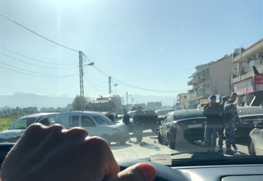 بالصورة: 4 جرحى بحادث سير على طريق عام الكورة