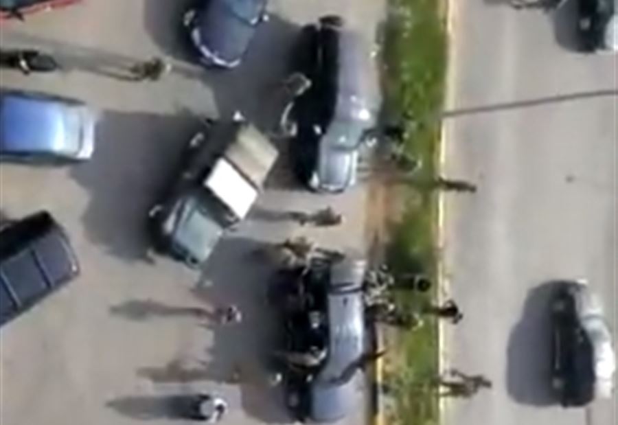بالفيديو: أسلحة داخل مركبة في طرابلس... والجيش يتحرك