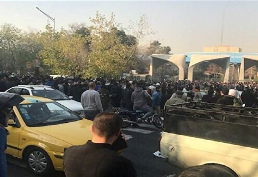  الحكومة الإيرانية تعلن إجراءات لاحتواء الغضب