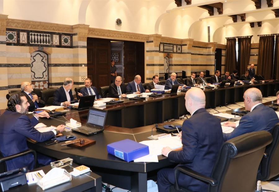 هل يحسم الرؤساء نصف رواتبهم... ماذا عن العسكريين؟