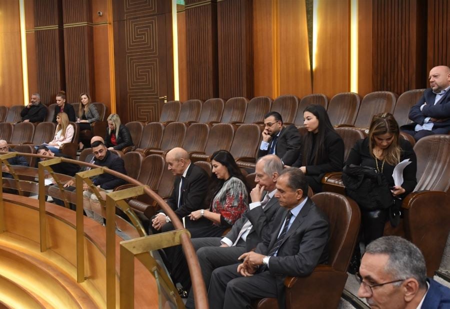 من داخل المجلس... لودريان يواكب الجلسة التشريعية