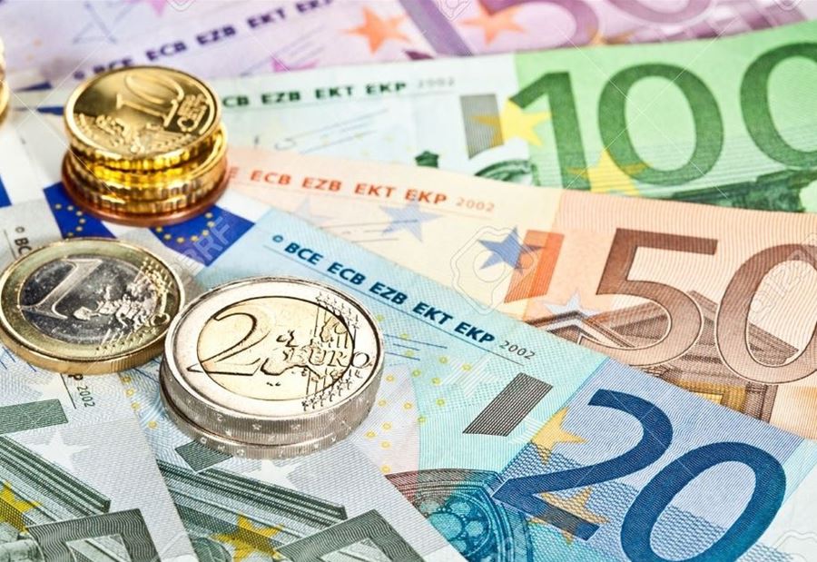 اليورو يهبط إلى أدنى مستوياته في شهر... 