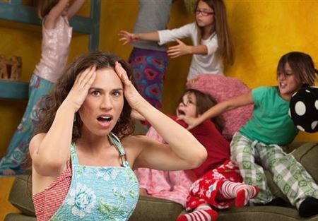 10 أسباب وراء تصرفات أطفالك السيئة 10 أسباب وراء تصرفات أطفالك السيئة